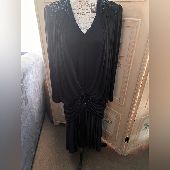 BLACK FORMAL GOWN - Picture 1 of 5